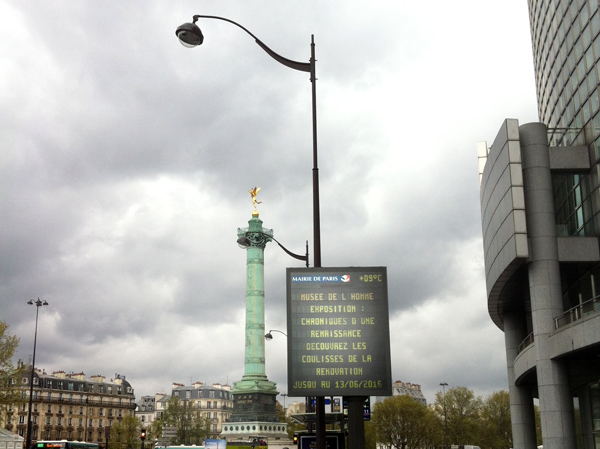 Panneau lumineux parisien place de la Bastille