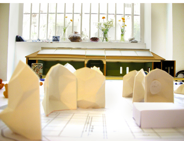 Réunion de travail à l'atelier Zen+dCo pour harmoniser ventilation des collections dans les vitrines et parcours de visite au musée national de la porcelaine Adrien Dubouché à Limoges